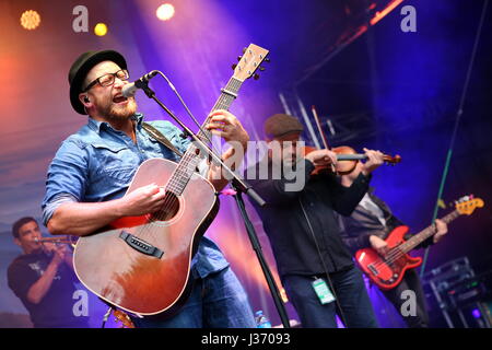 Giessen, Deutschland, 4. September 2016. Gregor Meyle, deutsche Sängerin und Songwriterin mit Band, Konzert im Gießener Kultursommer 2016, Schiffenbergs/Gießen. ---Fotocredit: Christian Lademann Stockfoto