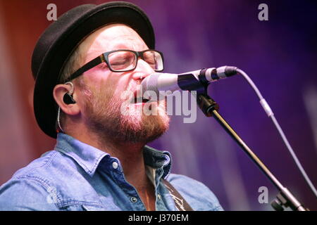 Giessen, Deutschland, 4. September 2016. Gregor Meyle, deutsche Sängerin und Songwriterin mit Band, Konzert im Gießener Kultursommer 2016, Schiffenbergs/Gießen. ---Fotocredit: Christian Lademann Stockfoto