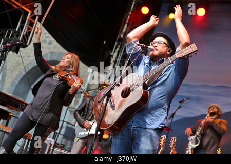 Giessen, Deutschland, 4. September 2016. Gregor Meyle, deutsche Sängerin und Songwriterin mit Band, Konzert im Gießener Kultursommer 2016, Schiffenbergs/Gießen. ---Fotocredit: Christian Lademann Stockfoto