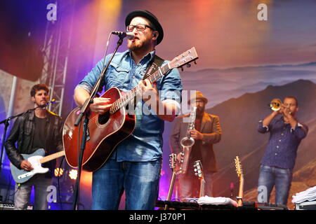 Giessen, Deutschland, 4. September 2016. Gregor Meyle, deutsche Sängerin und Songwriterin mit Band, Konzert im Gießener Kultursommer 2016, Schiffenbergs/Gießen. ---Fotocredit: Christian Lademann Stockfoto