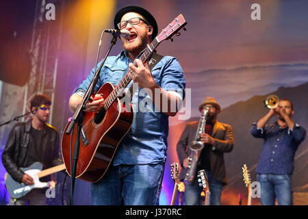 Giessen, Deutschland, 4. September 2016. Gregor Meyle, deutsche Sängerin und Songwriterin mit Band, Konzert im Gießener Kultursommer 2016, Schiffenbergs/Gießen. ---Fotocredit: Christian Lademann Stockfoto