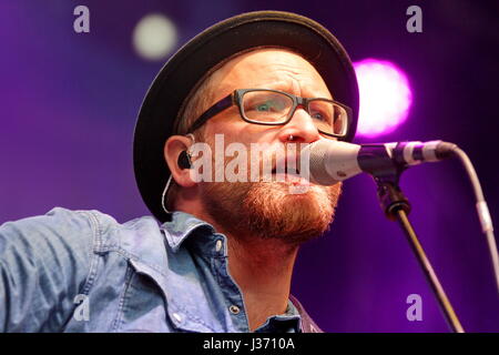 Giessen, Deutschland, 4. September 2016. Gregor Meyle, deutsche Sängerin und Songwriterin mit Band, Konzert im Gießener Kultursommer 2016, Schiffenbergs/Gießen. ---Fotocredit: Christian Lademann Stockfoto