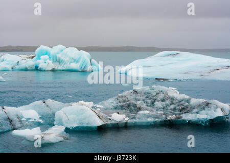 In Jökulsárlón Glacial Lagune Island schwimmende Eisberge Stockfoto