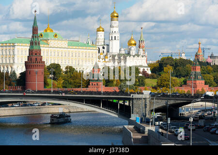 Blick auf den Kreml am Ufer der Moskwa, Moskau, Russische Föderation Stockfoto