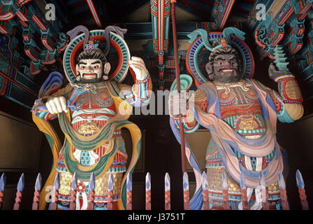 Holzfiguren in Sokkuram Tempel Teil der Bulguksa Tempel-Komplex, Leiter des Jogye-Ordens des koreanischen Buddhismus, Südkorea, Asien Stockfoto