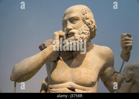 Detail des eine 4. Jhs. v. Chr..  Skulptur eines Sehers auf der Ostgiebel des Zeustempels. Archäologisches Museum, das antike Olympia, Peloponnes, griechischen Stockfoto