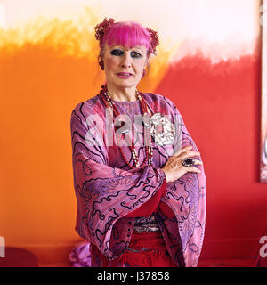 Porträt von Zandra Rhodes. Stockfoto