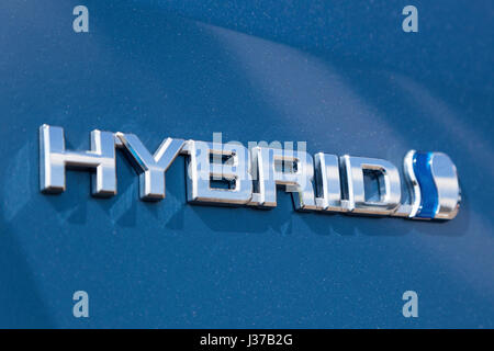 Frankfurt, Deutschland - 30. März 2017: Logo der Toyota Hybrid-Auto. Toyota ist weltweit Marktführer im Vertrieb von Hybrid-Fahrzeugen. Stockfoto