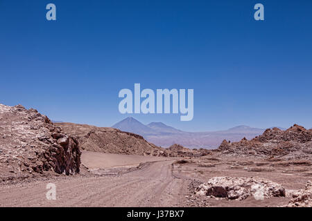 Wir auf der Straße in das Tal der Monde, Atacama Wüste, Chile. Stockfoto