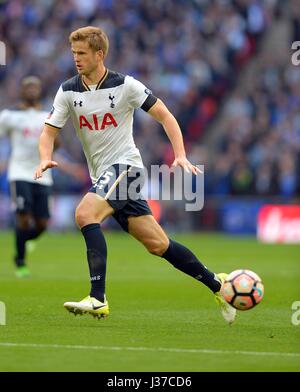 ERIC DIER von TOTTENHAM HOTSPUR CHELSEA V TOTTENHAM HOTSPUR WEMBLEY Stadion LONDON ENGLAND 22. April 2017 Stockfoto