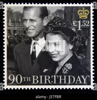 Briefmarke. Great Britain. Königin Elizabeth II. 2016. HM die Königin den 90. Geburtstag. HM die Königin mit dem Herzog von Edinburgh 1957. Stockfoto