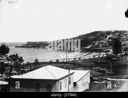 Dieses Bild zeigt vom Powerhouse Museum einen Blick auf die Coogee Bay, Australien, und zeigt die malerische Küste und die umliegende Landschaft, die die natürliche Schönheit der Gegend widerspiegelt. Stockfoto