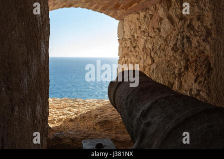 Blick auf das Meer von einer Burg in Kuba Stockfoto