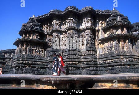 Die Wände der Chennakesava-Tempel in Belur im Bundesstaat Karnataka, Indien, gebaut von einem Hoysala König ab 1117 n. Chr. sind mit Skulptur geschnitzt.