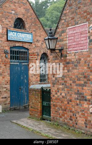 Fassade aus rotem Backstein Lager bei Blists Hill viktorianischen Industriestadt, Ironbridge, Shropshire, UK Stockfoto