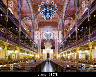 BUDAPEST, Ungarn - 21. Februar 2016: Innenraum der großen Synagoge in der Dohany Straße. Der Dohany Straße Synagoge oder Tabakgasse Synagoge ist die la Stockfoto