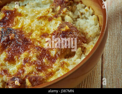 Tave Kosi - gebackenes Lamm und Reis mit Joghurt. Nationalgericht in Albanien Stockfoto