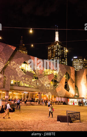 Nachtansicht des Victorian Arts Centre in Melbourne Australien Stockfoto