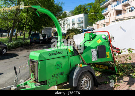 GreenMech Baumpfleger 150 Holz Häcksler Baumpfleger Baumpflege Branche Entsorgung Laub Maschinenhandbuch Arbeitnehmer Schutzkleidung Ausrüstung Stockfoto