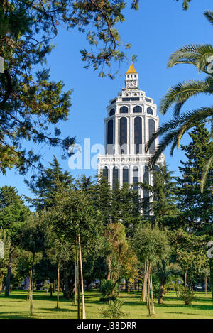 Batumi, Georgien - 4. Oktober 2016: Blick auf Gebäude des Sheraton Batumi Hotel vom park Stockfoto