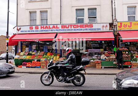 SS Halal Metzger Shop in Thornton Heath und Crystal Palace im Borough of Croydon South London UK Stockfoto