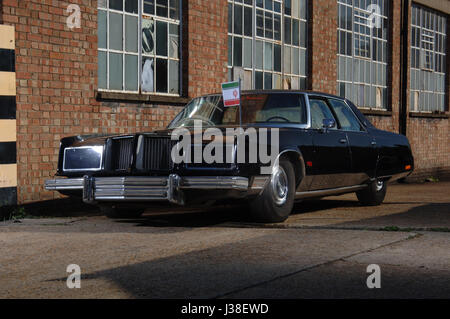 Kugelsicheren und Kugel beschädigt Chrysler Imperial, Mitgliedern der iranischen königlichen Familien in während der islamischen Revolution 1979 floh Stockfoto