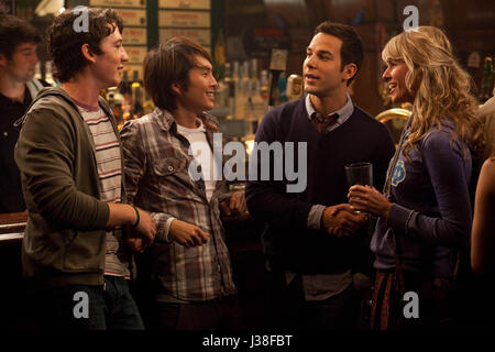 21 + J (2013) MEILEN TELLER JUSTIN CHON SKYLAR ASTIN SARAH WRIGHT JON LUCAS (DIR) SCOTT MOORE (DIR) E1 ENTERTAINMENT/MOVIESTORE SAMMLUNG LTD Stockfoto