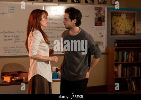 DIE ENGLISCH-LEHRERIN (2013) JULIANNE MOORE MICHAEL ANGARANO CRAIG ZISK (DIR) TRIBECCA FILM/MOVIESTORE SAMMLUNG LTD Stockfoto