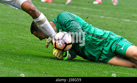 FC Internazionale Torhüter Samir Handanovic in Aktion während der Fußball-England Premier League match FC Internazionale Vs AC Mailand im San Siro-Stadion, Stockfoto