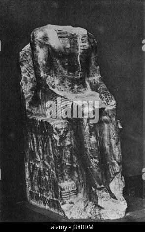 Chephren (auch bekannt als Khafre) war ein altägyptischer Pharao, der für die Inbetriebnahme der zweiten Pyramide von Gizeh und seiner berühmten Statue, der Großen Sphinx, bekannt war. Diese Referenz bezieht sich wahrscheinlich auf seine Herrschaft und damit verbundene Artefakte. Stockfoto