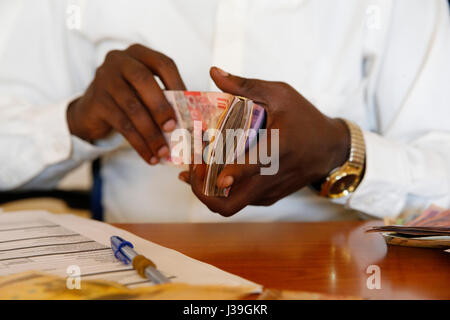 Uganda Microcredit Foundation Bweyale Niederlassung. Kreditsachbearbeiter. Stockfoto