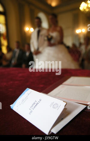 Standesamtliche Trauung. Familienbuch. Stockfoto