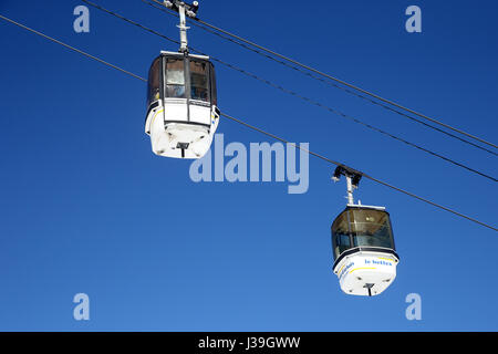 Französische Alpen. Ski- und Überkopf-Seilbahn. Stockfoto