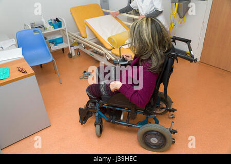 BEHINDERTE FRAU BERATUNG Stockfoto