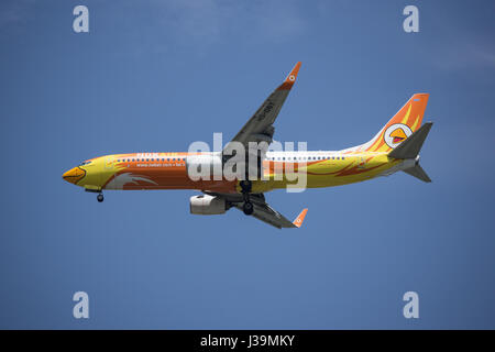 CHIANG MAI, THAILAND-29. April 2017: HS-DBT Boeing 737-800 von man. Landung in Chiangmai Flughafen von Bangkok. Stockfoto