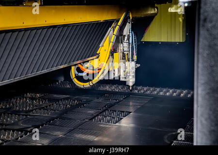 Laser-Ausschnitt-Maschine Stockfoto
