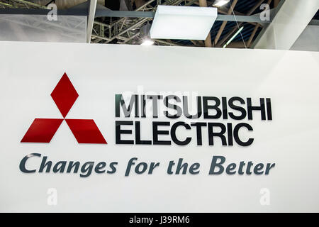 Mitsubishi Electric-Firmen-Logo an der Wand. Mitsubishi Gruppe japanische multinationale Unternehmen in einer Vielzahl von Branchen Stockfoto