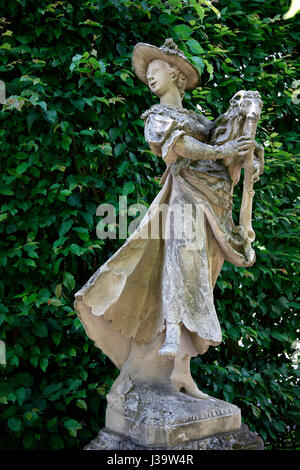 Figur Im Park, Schloss Veithoechheim, Dependance Sommerresidenz der Fuerstbischoefe von Wuerzburg, Veitshöchheim, Unterfranken, Bayern, Deutschland Stockfoto