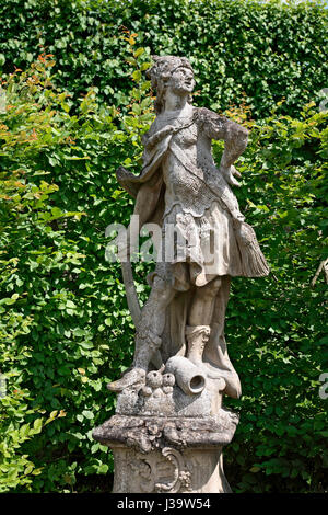 Figur Im Park, Schloss Veithoechheim, Dependance Sommerresidenz der Fuerstbischoefe von Wuerzburg, Veitshöchheim, Unterfranken, Bayern, Deutschland Stockfoto