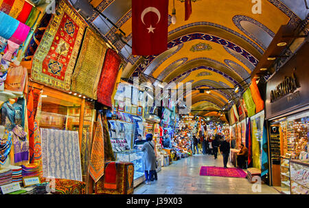 ISTANBUL, Türkei - 24. April 2017: Große Basar in Istanbul, Türkei, bedeckt eine der größten und ältesten Märkte der Welt Stockfoto