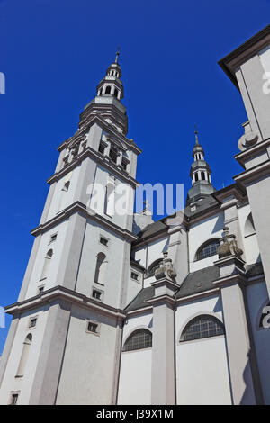 Deutschland, Unterfranken, in der Altstadt von Wuerzburg, Tuerme der Kirche St. Johannes Dem Kollegiatstift Haug Stockfoto