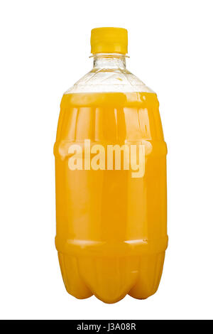 Frisch gepresster Saft in eine Plastikflasche. Limonade auf Take-Away auf einem weißen Hintergrund. Frischer Saft. isoliert. Stockfoto