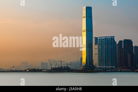 International Commerce Centre, Hong Kong bei Sonnenuntergang. Stockfoto