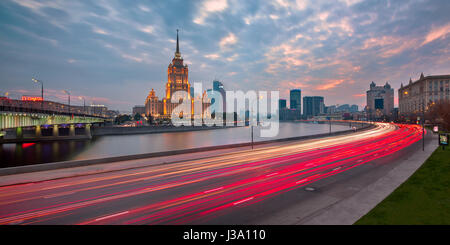 Moskau, Russland - 18. Oktober 2015: Hotel Ukraine (Radisson Royal Hotel) in Moskau, Russland. Eine der sieben Schwestern in Moskau wurde 1957 gebaut und Stockfoto