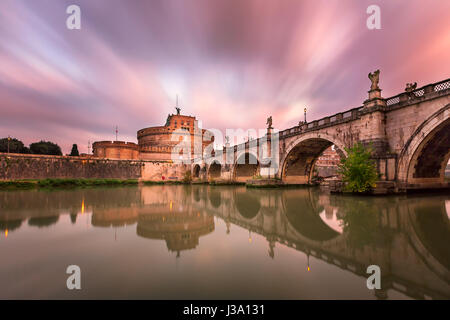 Ponte Sant und Engelsburg am Morgen, Rom, Italien Stockfoto