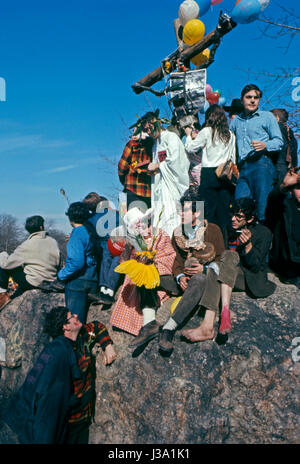 Hippies in einem "Be-in", Sheep Meadow, Central Park, New York, 26. März 1967 Stockfoto