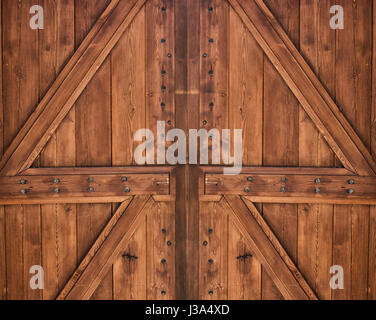 Holztür mit zwei kreuzen Stockfoto