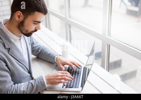 Porträt des Händlers Finanzmarkt analysieren Stockfoto