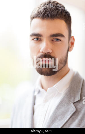 Porträt des bärtigen Mann mit blauen Augen Stockfoto