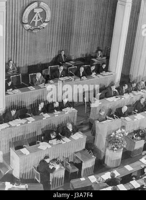 Sitzung Der Volkskammer Der DDR In Der Palast Der Republik In Berlin Am ...